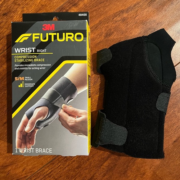 3m futuro wrist right compression stabilizing brace - Picture 2 of 7